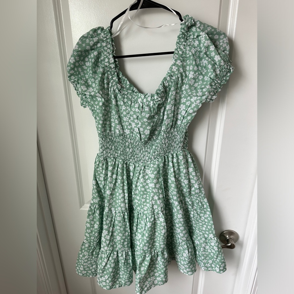 Princess Polly size 8 dress.